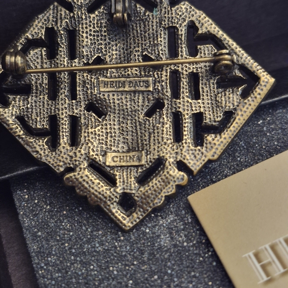 Heidi Daus Antique Gold "Artful Sophistication" Brooch/ Pendant - Picture 2 of 5